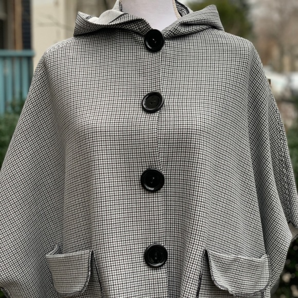 Handmade Houndstooth Hooded Cape with Front Pockets and Oversized Buttons, XL - Picture 2 of 10